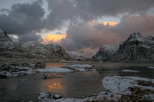 Où découvrir les traditions artisanales des tribus locales en Indonésie?
